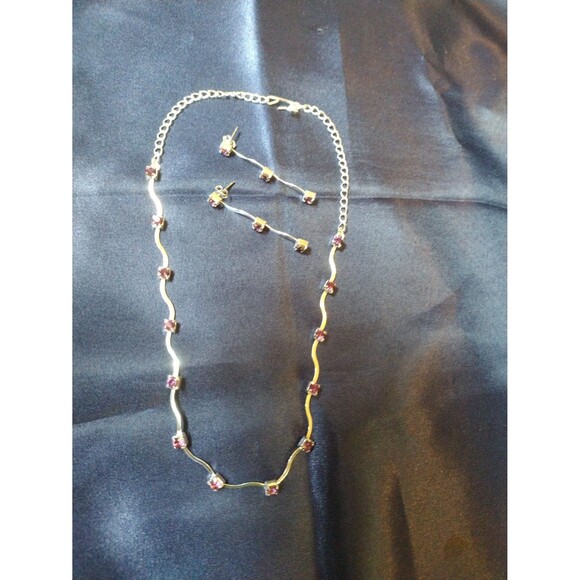 Silver tone choker necklace with magenta zirconia and matching earrings - Picture 3 of 6